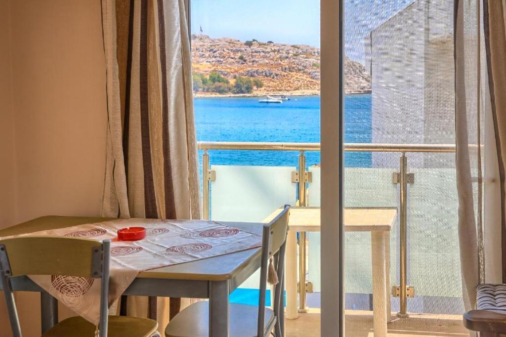 Despinas Seafront Apartments,Charaki Exterior foto